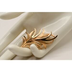 Vintage Crown Trifari Gold Leaf Brooch Textured Signed 2.25"